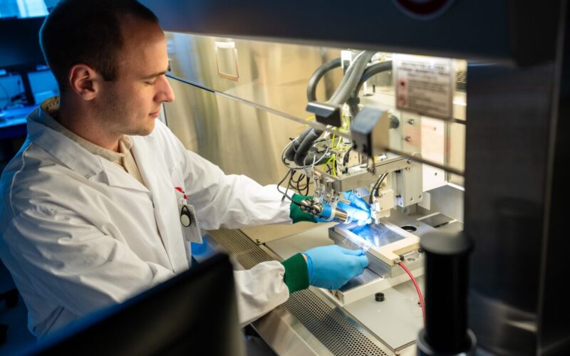 Researcher Lennard Spouwen is working on biofabrication>