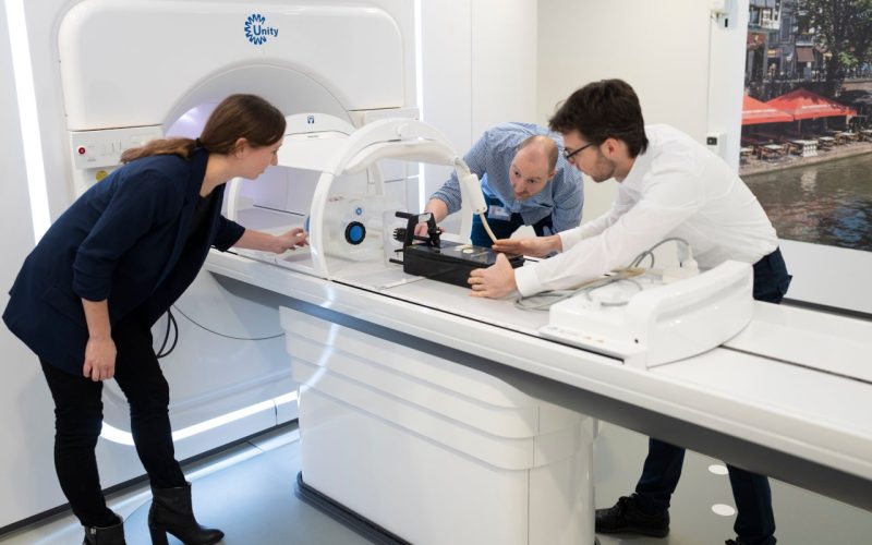 Researchers around MR-Linac