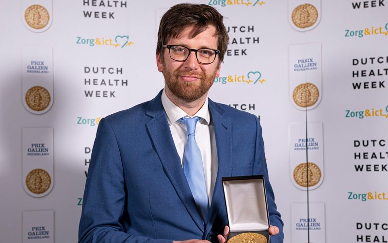 Pieter Vader with Award