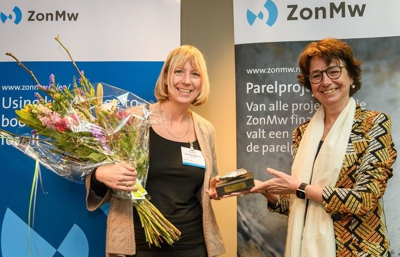 Anne Wensing receiving the award