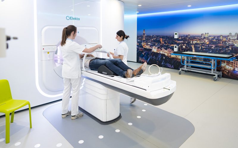 MR-Linac with two doctors and a patient