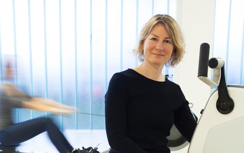 Anne May with patient on ergometer in the background