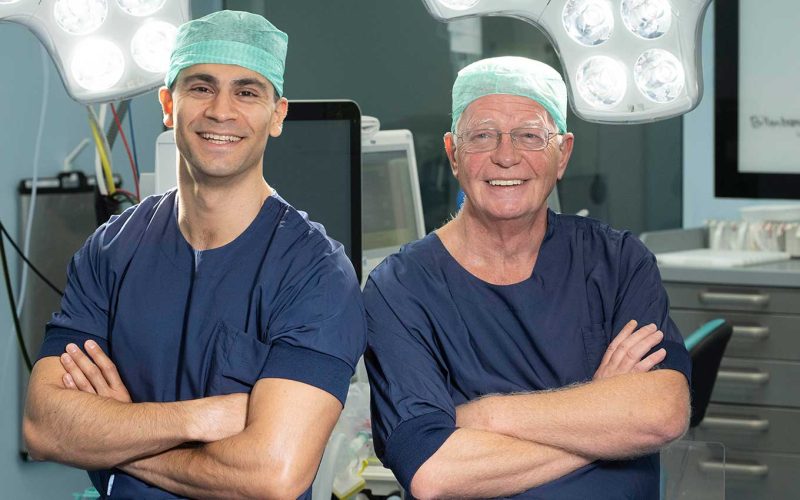 Dara Niknejad and Bart van der Zwan in operating room