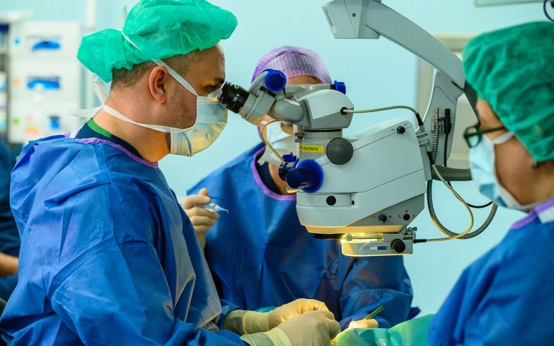 Mor Dickman en team in actie